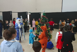Новогодний праздник для многодетных и малоимущих семей