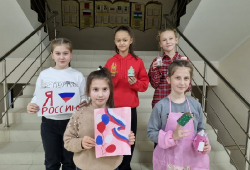 В СДК с.п. Нартан состоялся конкурс детских рисунков «Я - патриот» ко Дню Конституции РФ